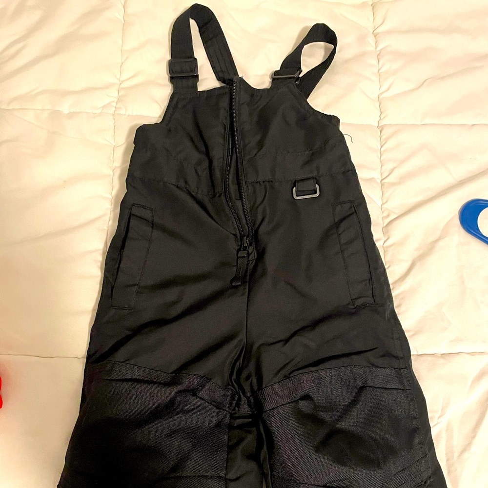 Snow bib for toddler
